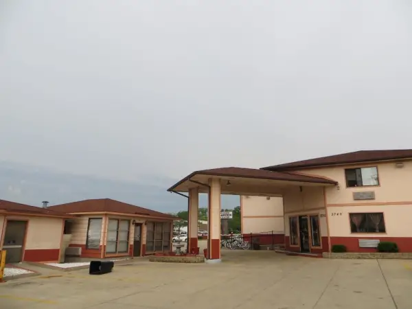 Gurnee Motel 8